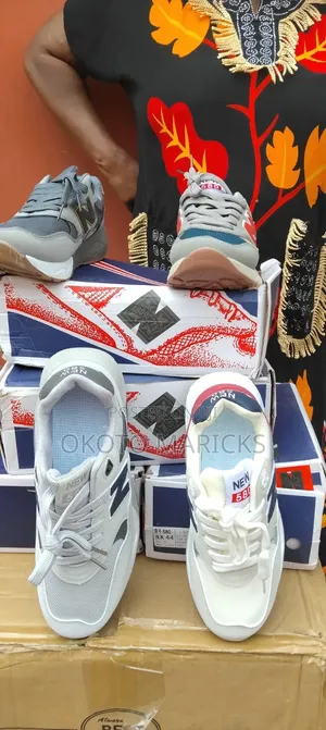 New Balance Sneaker