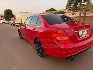 Mercedes-Benz C250 2014 Red