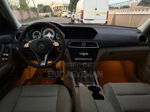 Mercedes-Benz C250 2014 Red