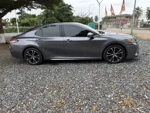 Toyota Camry SE 2021 Gray