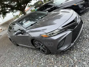 Toyota Camry SE 2021 Gray