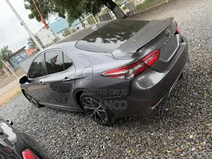 Toyota Camry SE 2021 Gray