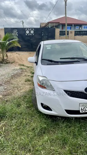 Toyota Yaris 2012 White