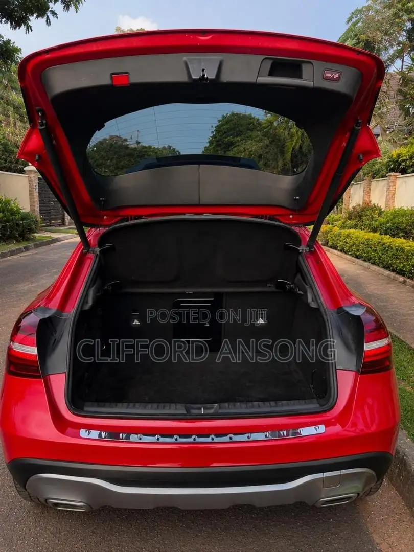 Mercedes-Benz GLA 250 2019 Red