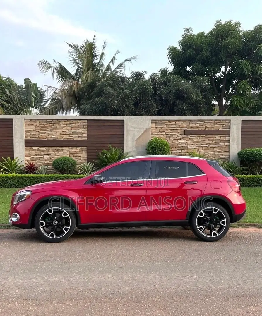 Mercedes-Benz GLA 250 2019 Red