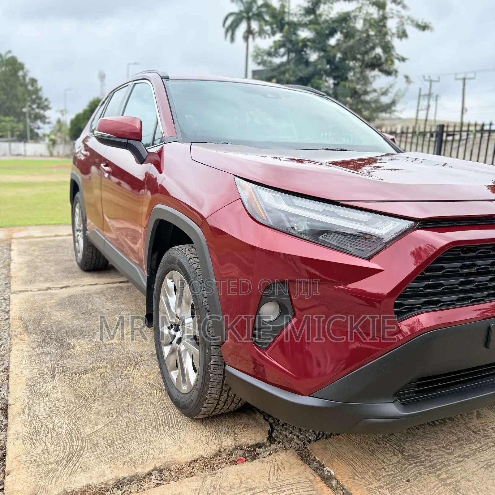 Toyota RAV4 XLE Premium AWD 2020 Red