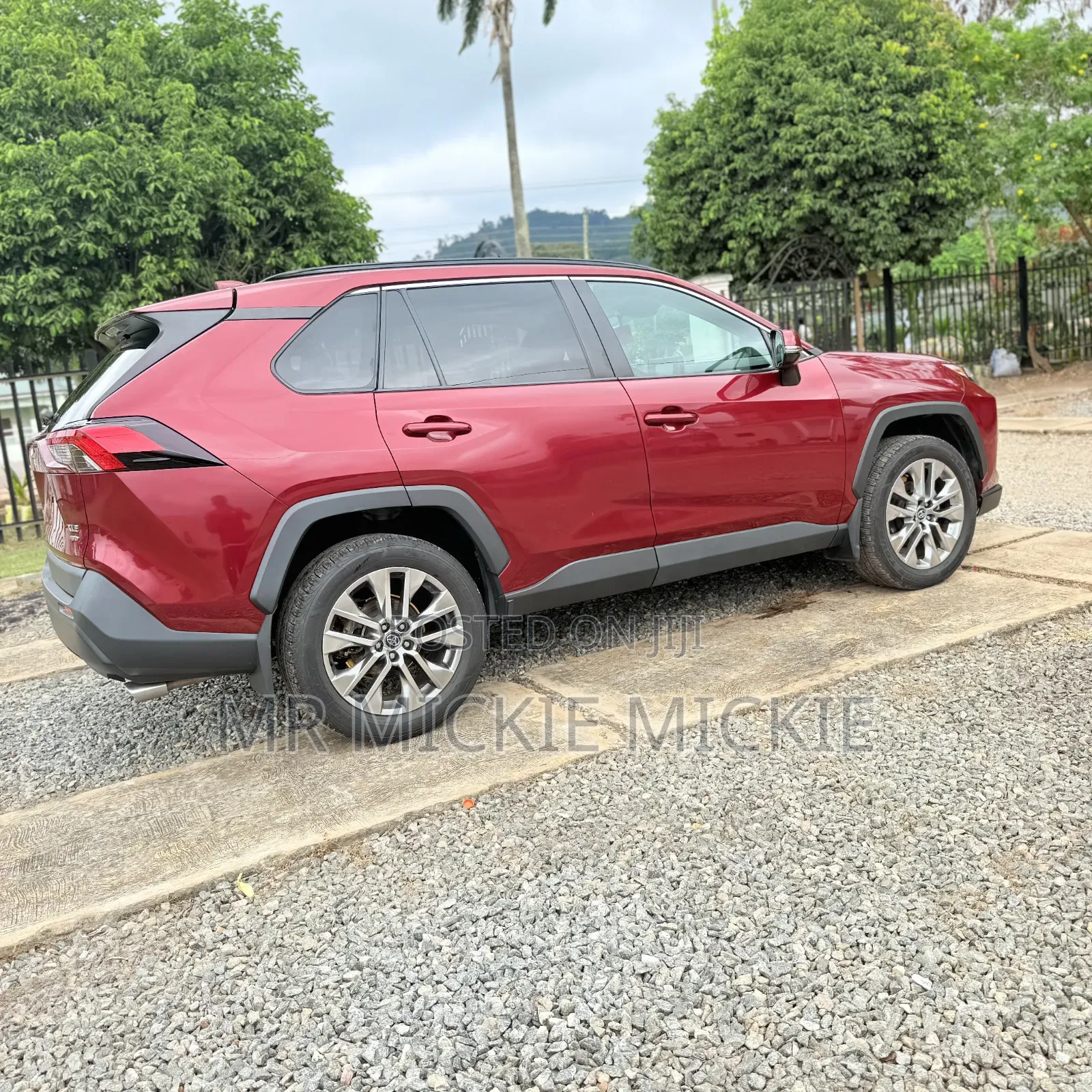 Toyota RAV4 XLE Premium AWD 2020 Red