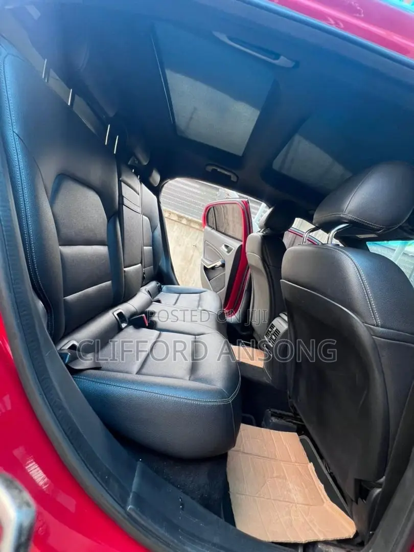 Mercedes-Benz GLA 250 2019 Red