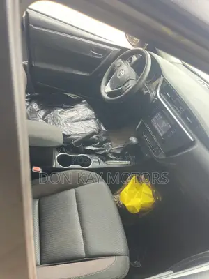 Toyota Corolla L (1.8L 4cyl 2A) 2019 Silver