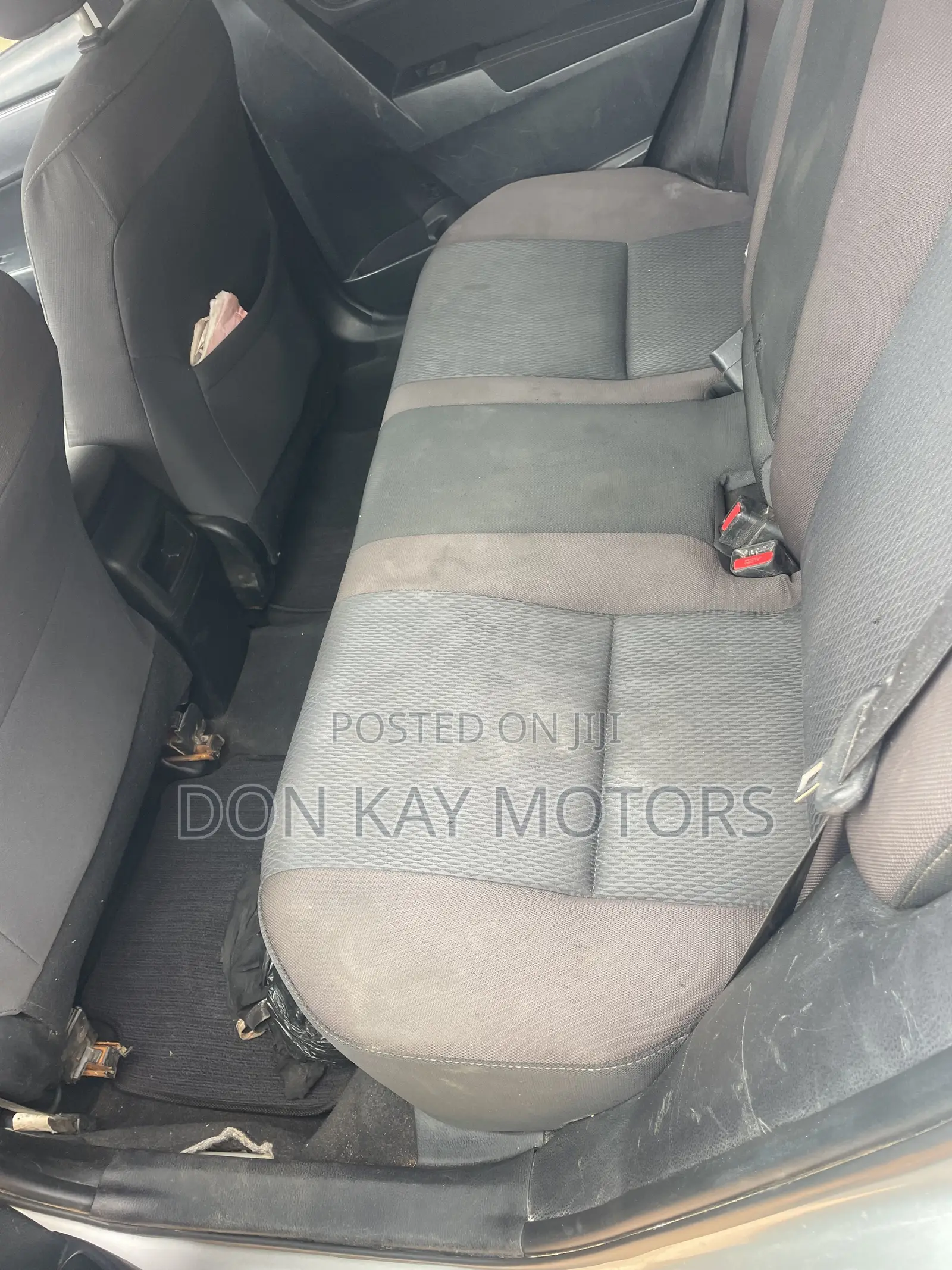 Toyota Corolla L (1.8L 4cyl 2A) 2019 Silver