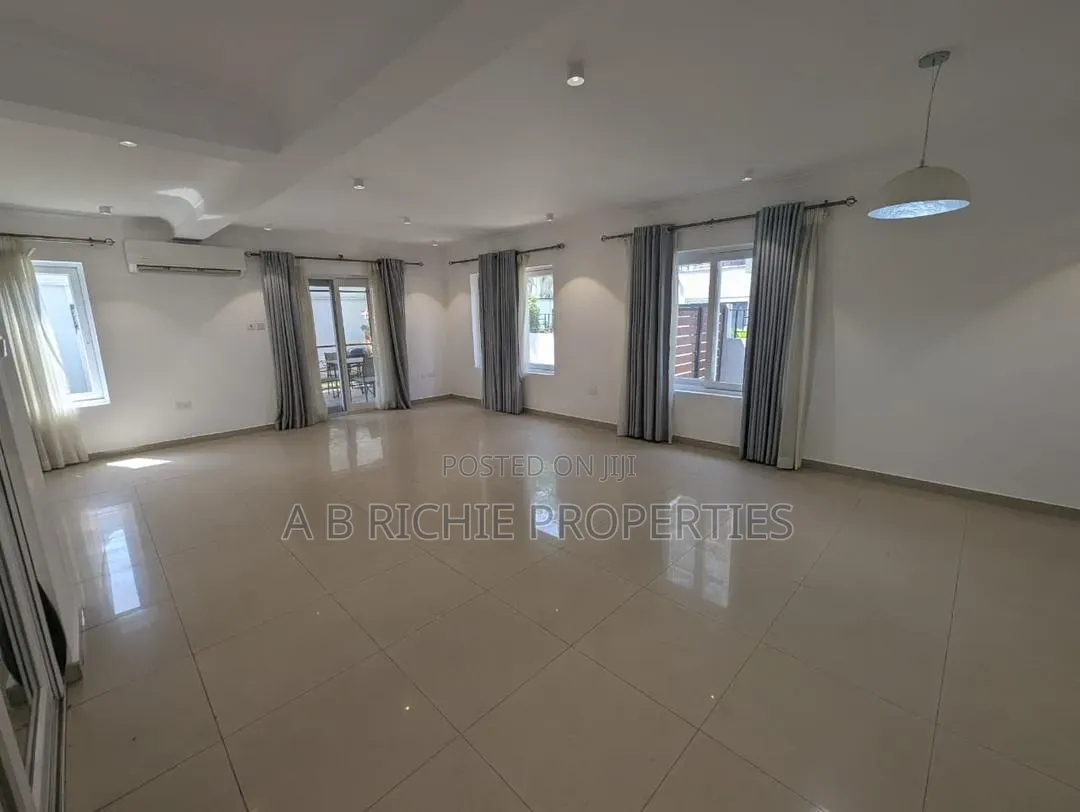 4bdrm Townhouse / Terrace in Ab Richie Properties, US Embassy Area