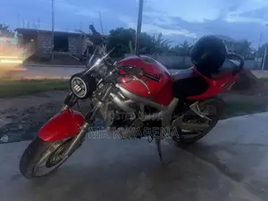 Suzuki SFV650 2020 Red