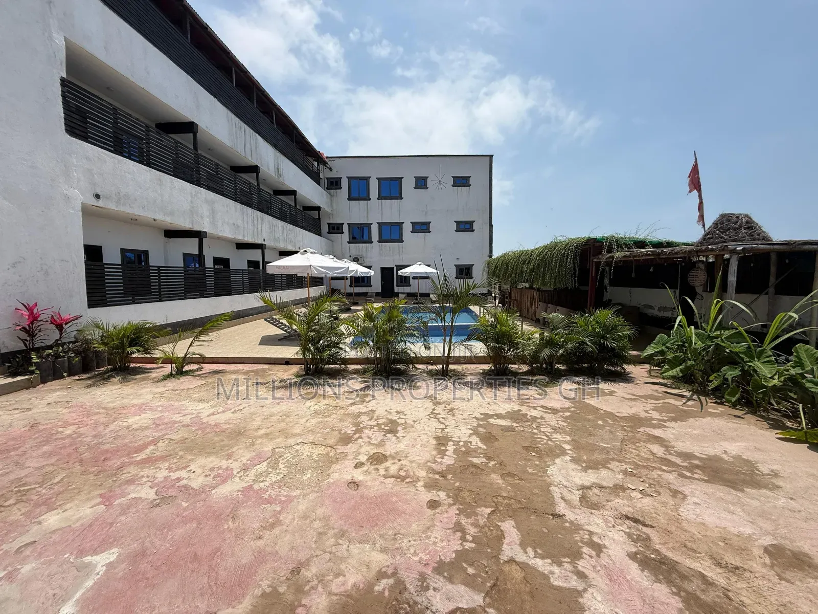 Executive Beachfront Hotel 4Sale 37 Rooms Accra