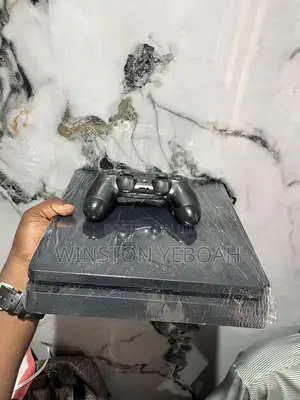 Play Station 4 Slim