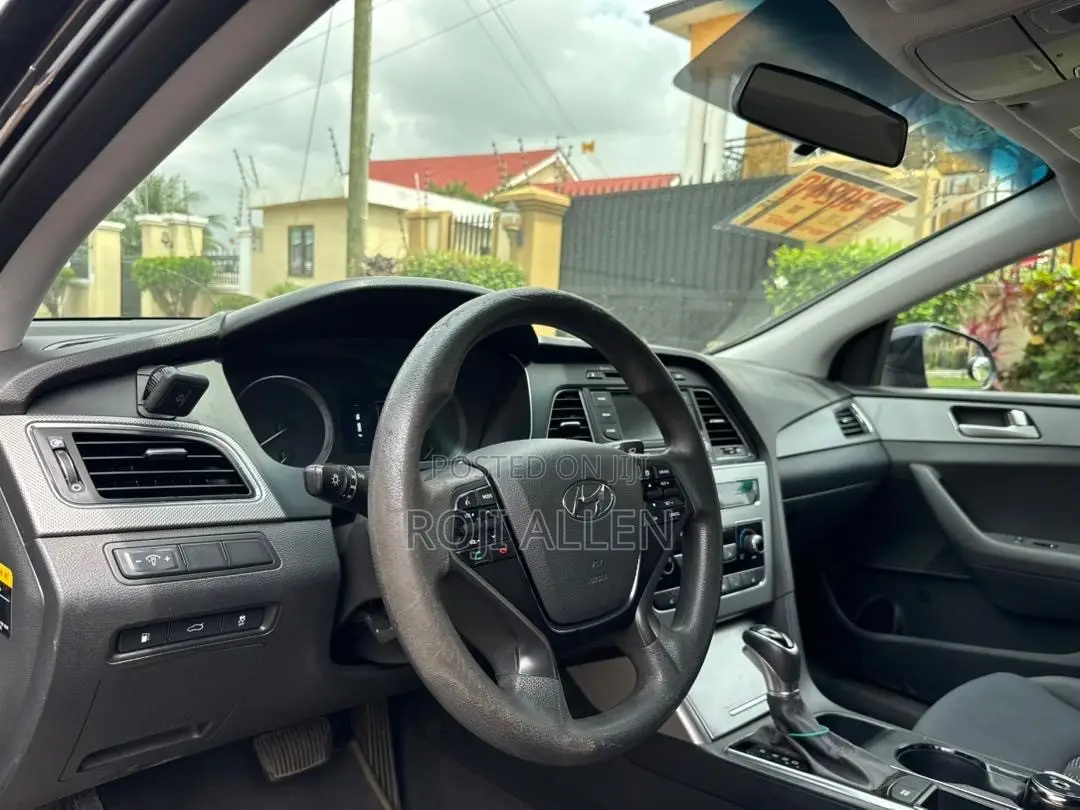 Hyundai Sonata Base Sedan FWD (2.4L 4cyl 6A) 2017 Black