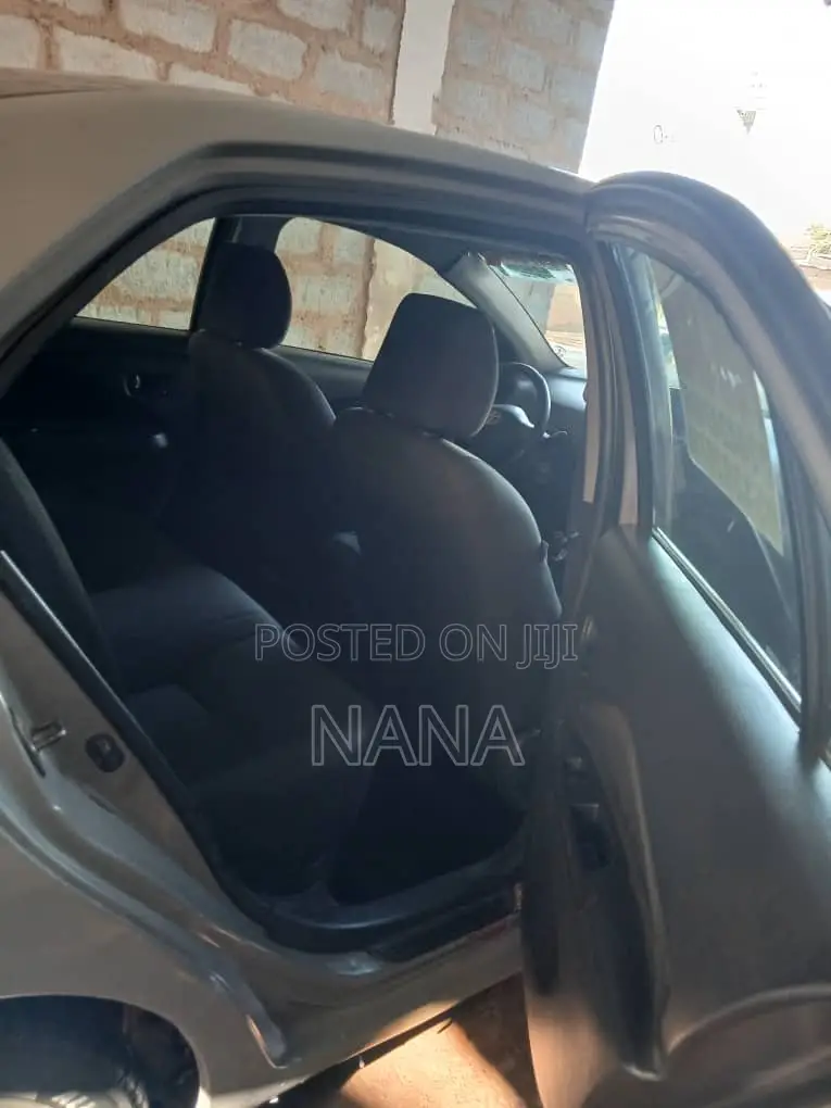 Toyota Yaris 2012 Gray