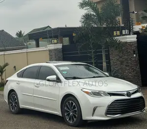 Toyota Avalon XLE Sedan FWD (3.5L 6cyl 6A) 2017 White