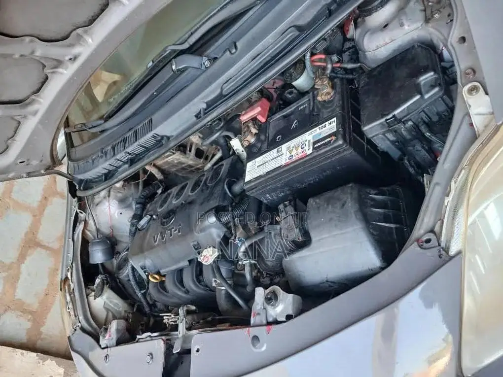 Toyota Yaris 2012 Gray