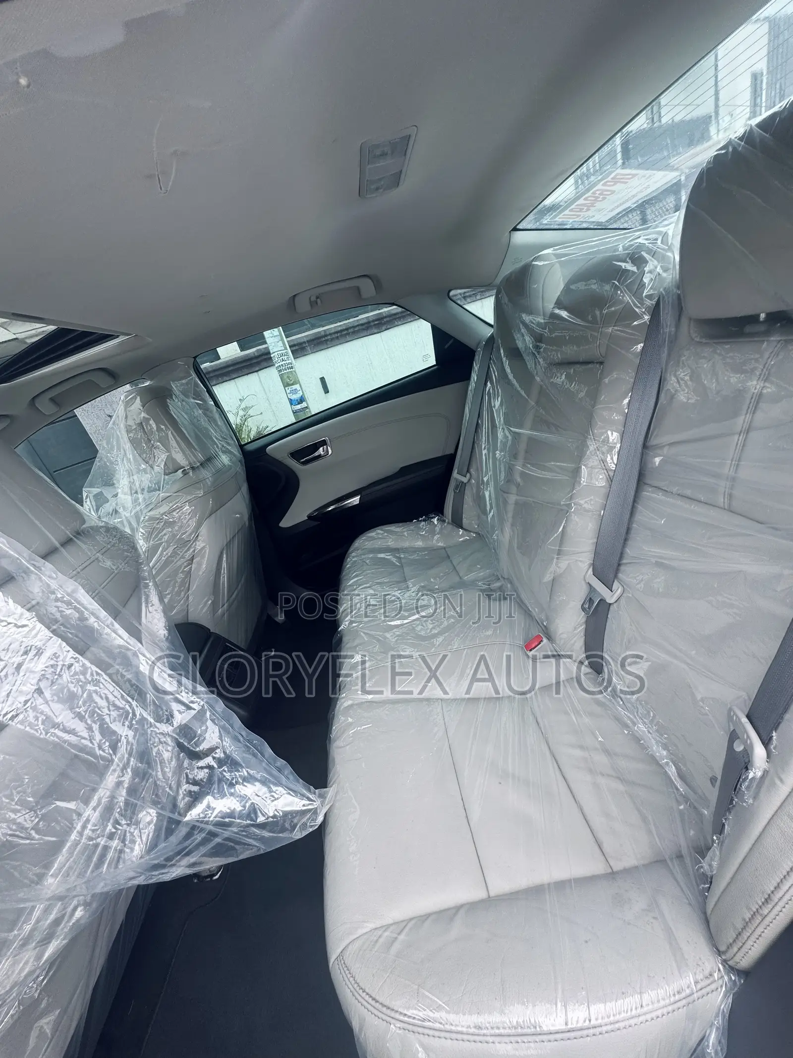 Toyota Avalon XLE Sedan FWD (3.5L 6cyl 6A) 2017 White