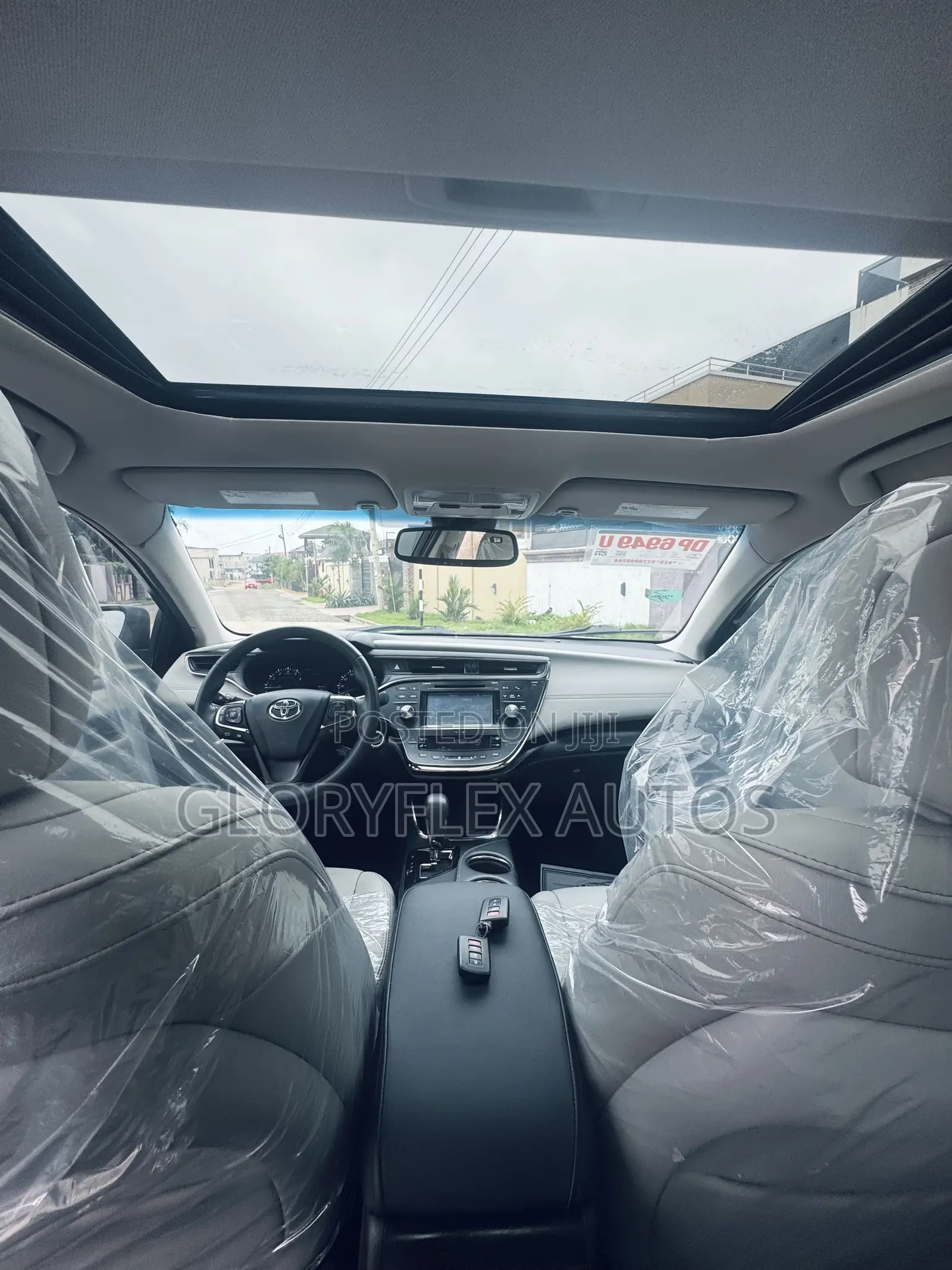 Toyota Avalon XLE Sedan FWD (3.5L 6cyl 6A) 2017 White
