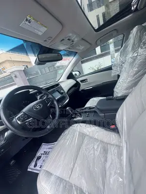 Toyota Avalon XLE Sedan FWD (3.5L 6cyl 6A) 2017 White