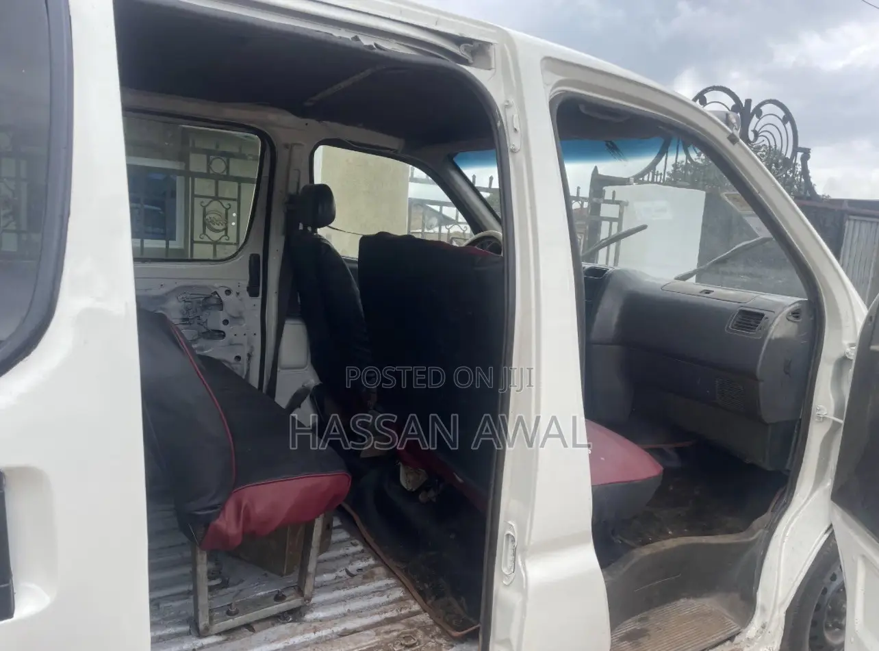 Toyota HiAce 2012 White
