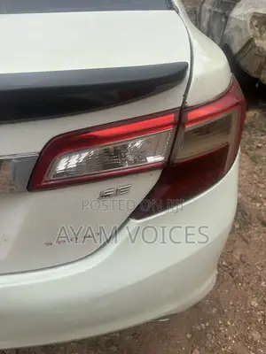 Toyota Camry SE 4dr Sedan (2.5L 4cyl 6A) 2014 White
