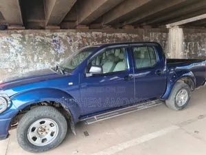 Nissan Navara 2005 Blue