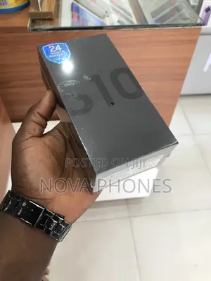 New Samsung Galaxy S10 128 GB Blue