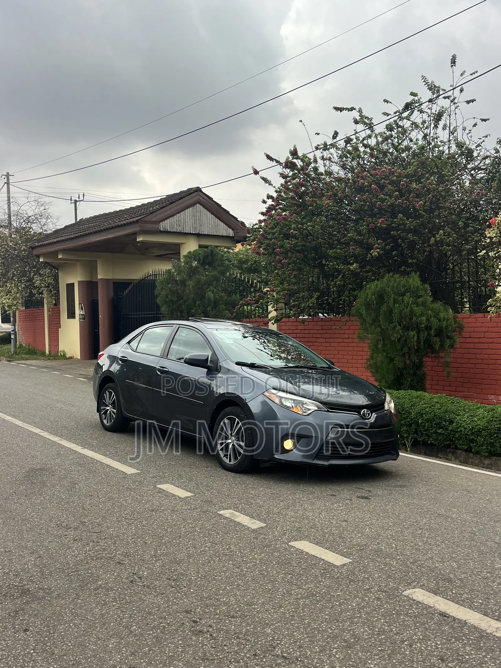 Toyota Corolla LE Premium 4dr Sedan (1.8L 4cyl CVT) 2016 Gray