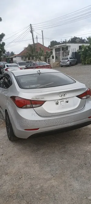 Hyundai Elantra 2015 Silver