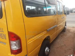 Mercedes-Benz Sprinter 2012 Yellow