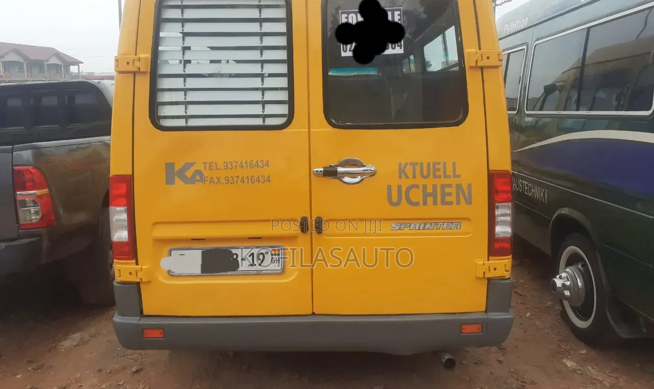 Mercedes-Benz Sprinter 2012 Yellow