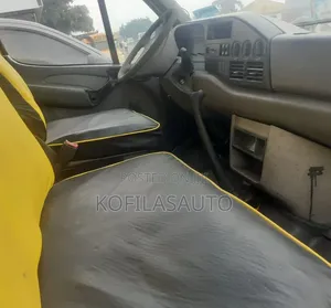 Mercedes-Benz Sprinter 2012 Yellow
