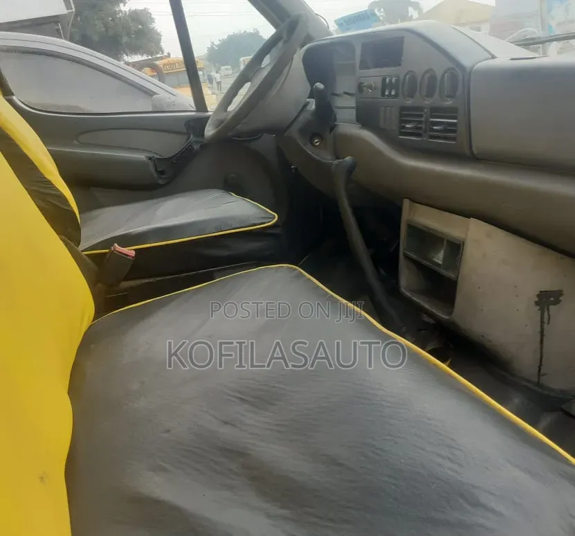 Mercedes-Benz Sprinter 2012 Yellow