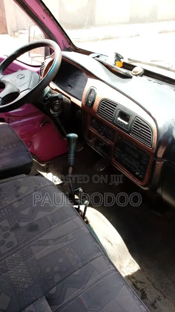 Mitsubishi L300 1999 Pink