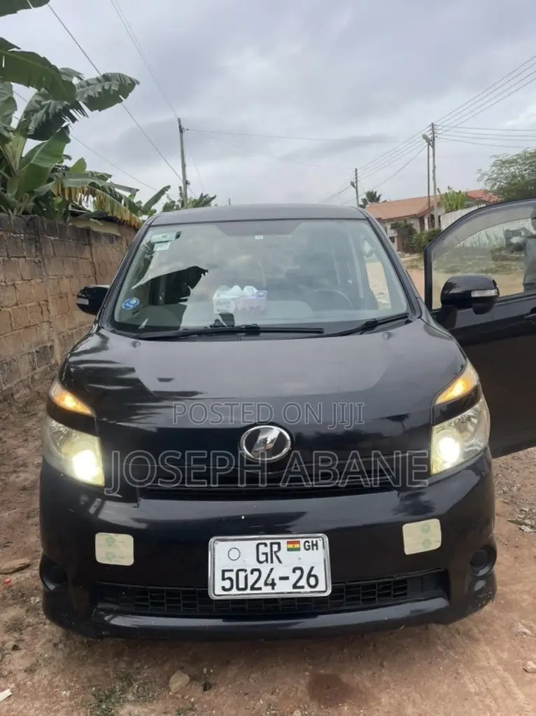 Toyota Voxy V 2WD 7-Seater 2012 Black