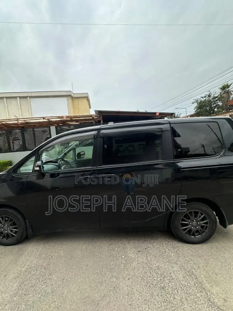 Toyota Voxy V 2WD 7-Seater 2012 Black