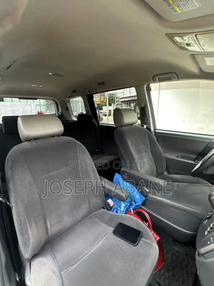 Toyota Voxy V 2WD 7-Seater 2012 Black