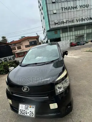 Toyota Voxy V 2WD 7-Seater 2012 Black