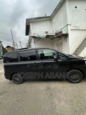 Toyota Voxy V 2WD 7-Seater 2012 Black