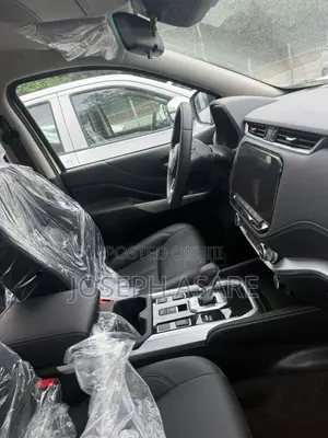 Nissan Navara 2025 White