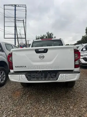 Nissan Navara 2025 White