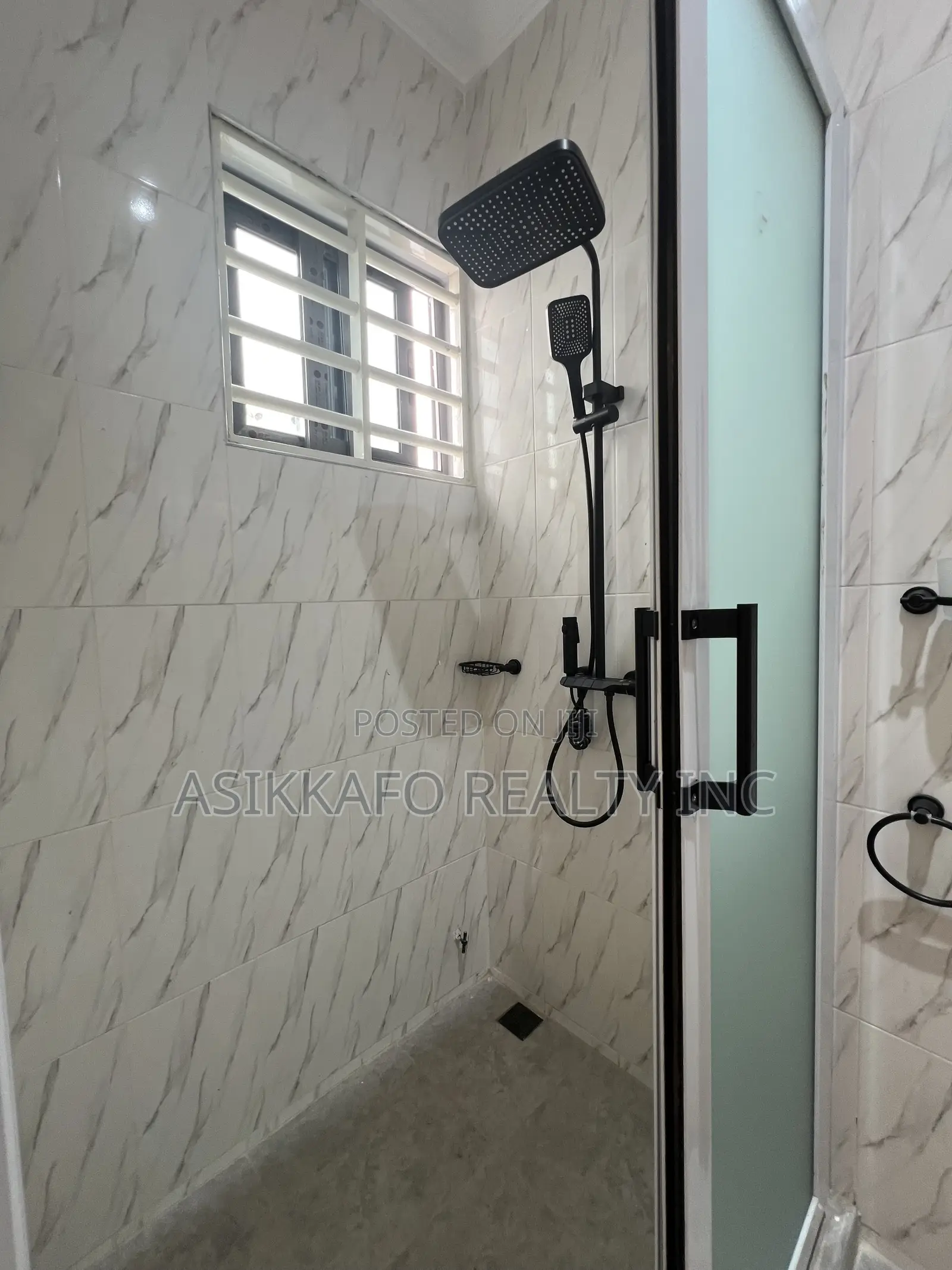 3bdrm House in Coastal Estate, Spintex for rent