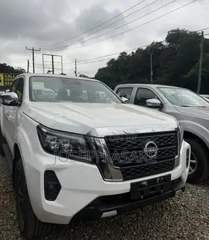 Nissan Navara 2025 White