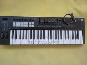 Novation Launch Key 49 Midi Controller With 16drumpads