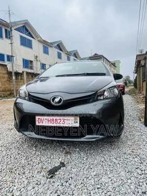 Toyota Vitz 1.3 FWD 3dr 2015 Black