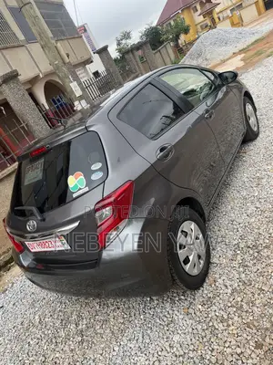 Toyota Vitz 1.3 FWD 3dr 2015 Black