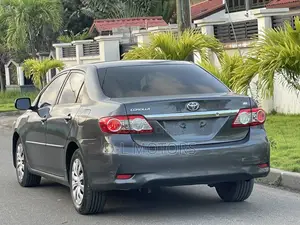 Toyota Corolla LE 4dr Sedan (1.8L 4cyl 4A) 2013 Gray