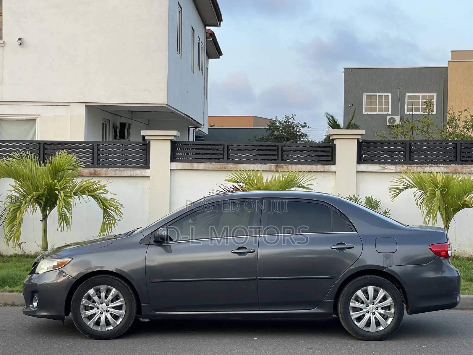 Toyota Corolla LE 4dr Sedan (1.8L 4cyl 4A) 2013 Gray